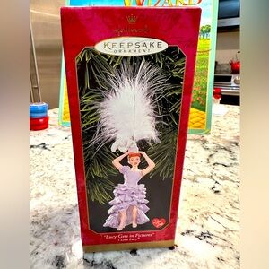 VINTAGE •Hallmark Keepsake Ornament “Lucy Gets in Pictures”  ❤️ I Love Lucy 1999
